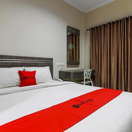 Reddoorz Plus Syariah @ Jalan Sriwijaya Медан Екстериор снимка