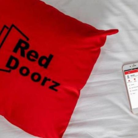 Reddoorz Plus Syariah @ Jalan Sriwijaya Медан Екстериор снимка