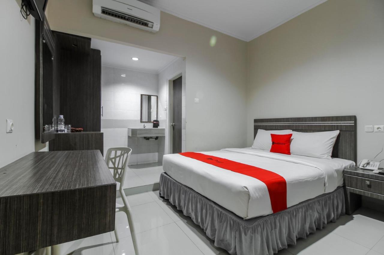 Reddoorz Plus Syariah @ Jalan Sriwijaya Медан Екстериор снимка