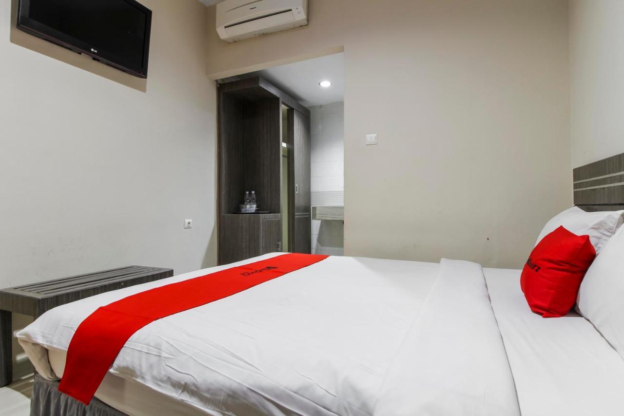Reddoorz Plus Syariah @ Jalan Sriwijaya Медан Екстериор снимка