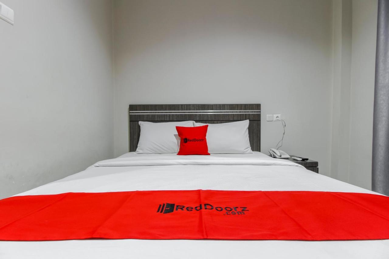 Reddoorz Plus Syariah @ Jalan Sriwijaya Медан Екстериор снимка