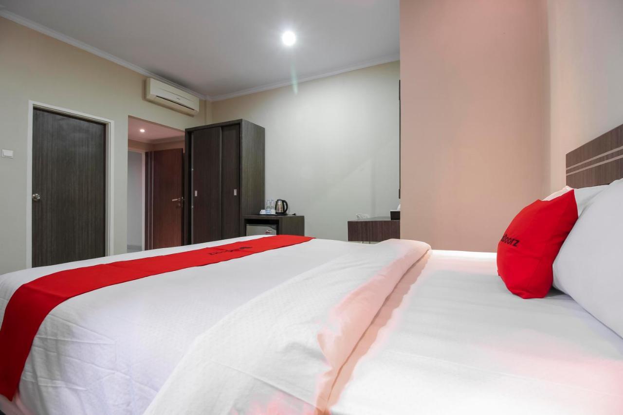 Reddoorz Plus Syariah @ Jalan Sriwijaya Медан Екстериор снимка