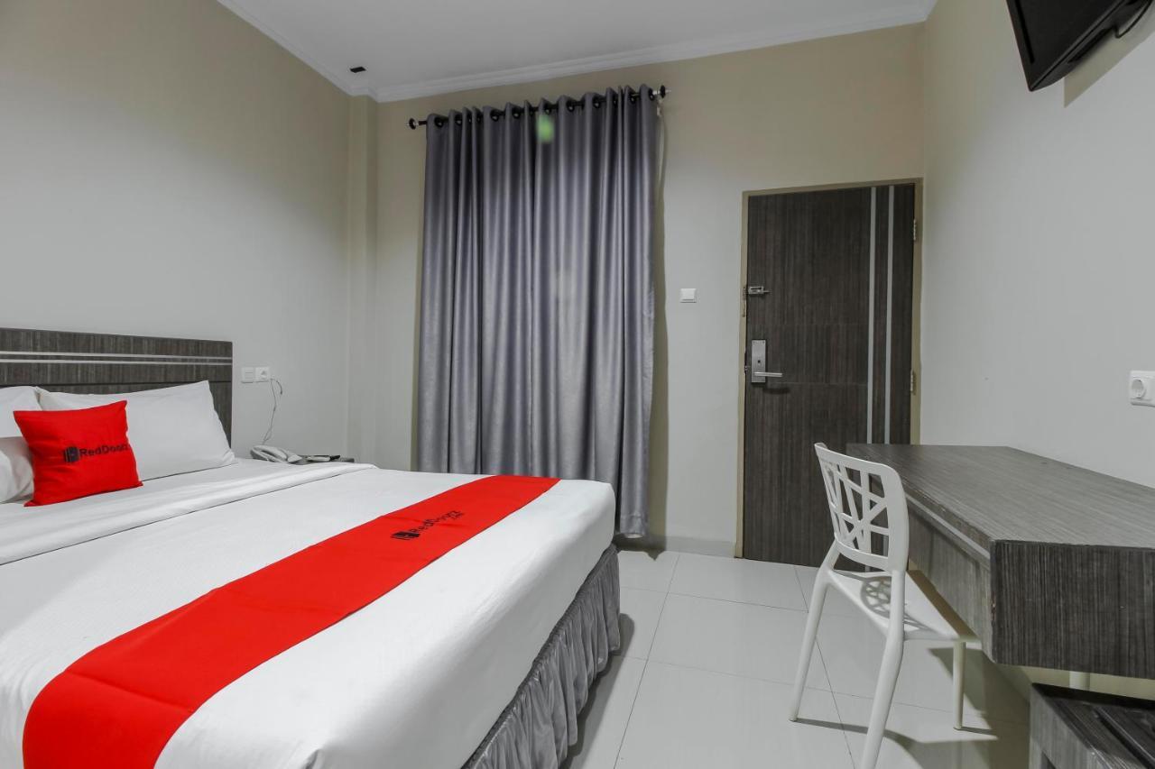 Reddoorz Plus Syariah @ Jalan Sriwijaya Медан Екстериор снимка