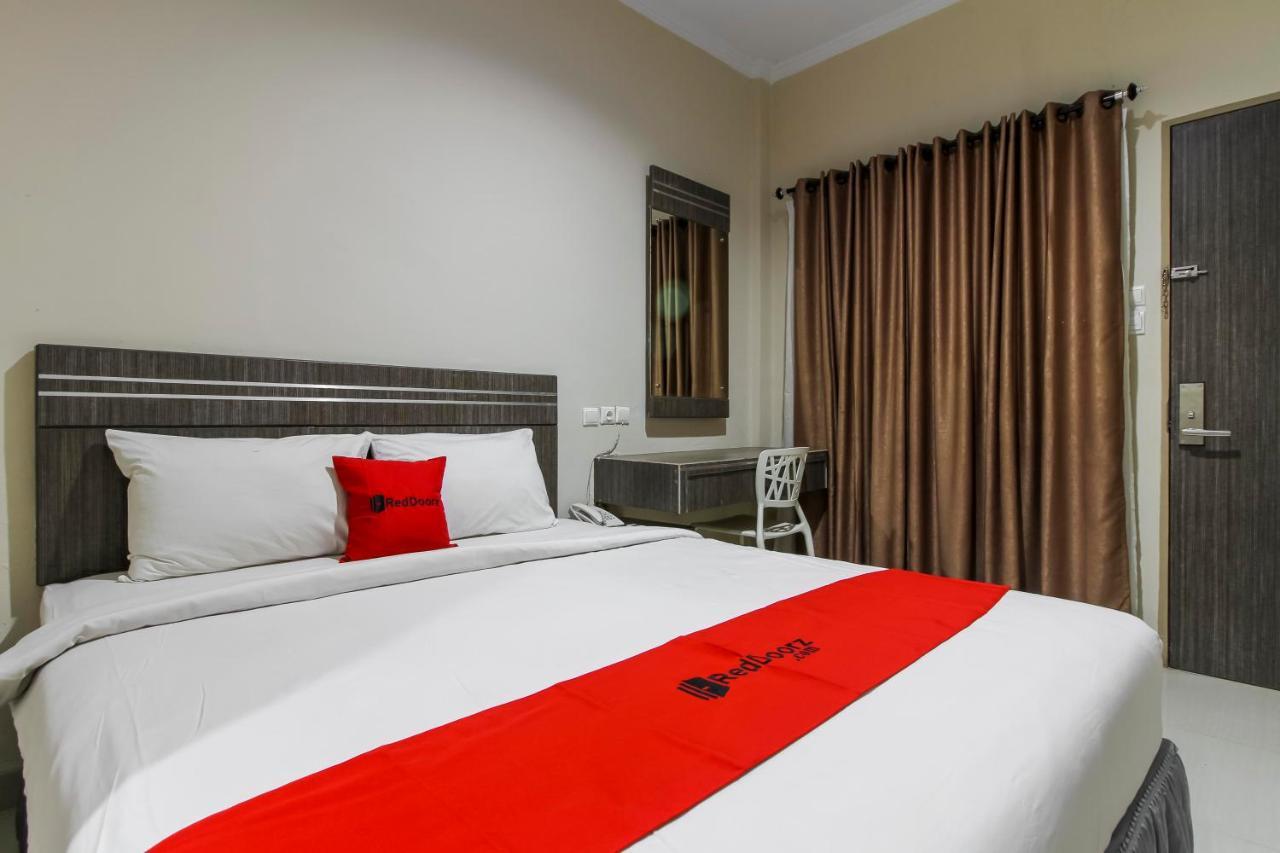 Reddoorz Plus Syariah @ Jalan Sriwijaya Медан Екстериор снимка
