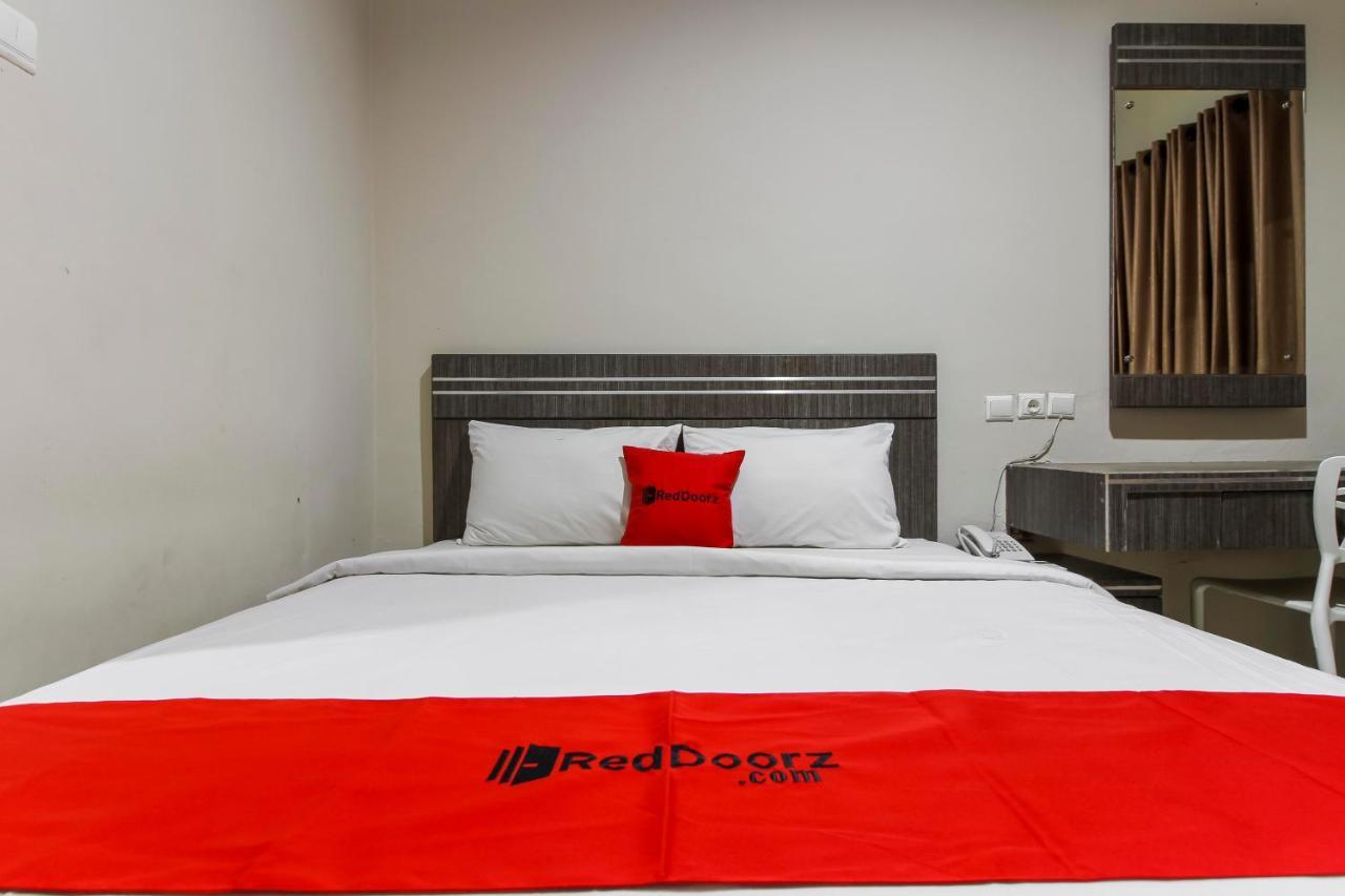 Reddoorz Plus Syariah @ Jalan Sriwijaya Медан Екстериор снимка