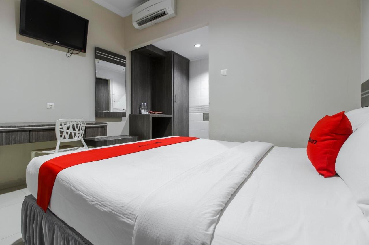 Reddoorz Plus Syariah @ Jalan Sriwijaya Медан Екстериор снимка
