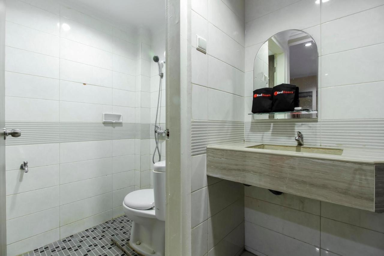 Reddoorz Plus Syariah @ Jalan Sriwijaya Медан Екстериор снимка