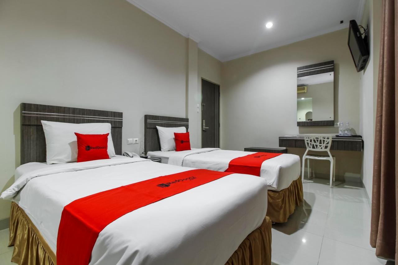 Reddoorz Plus Syariah @ Jalan Sriwijaya Медан Екстериор снимка