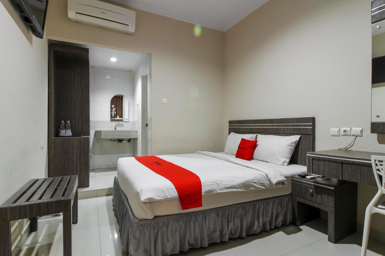 Reddoorz Plus Syariah @ Jalan Sriwijaya Медан Екстериор снимка
