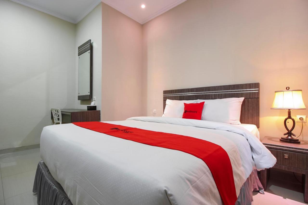 Reddoorz Plus Syariah @ Jalan Sriwijaya Медан Екстериор снимка