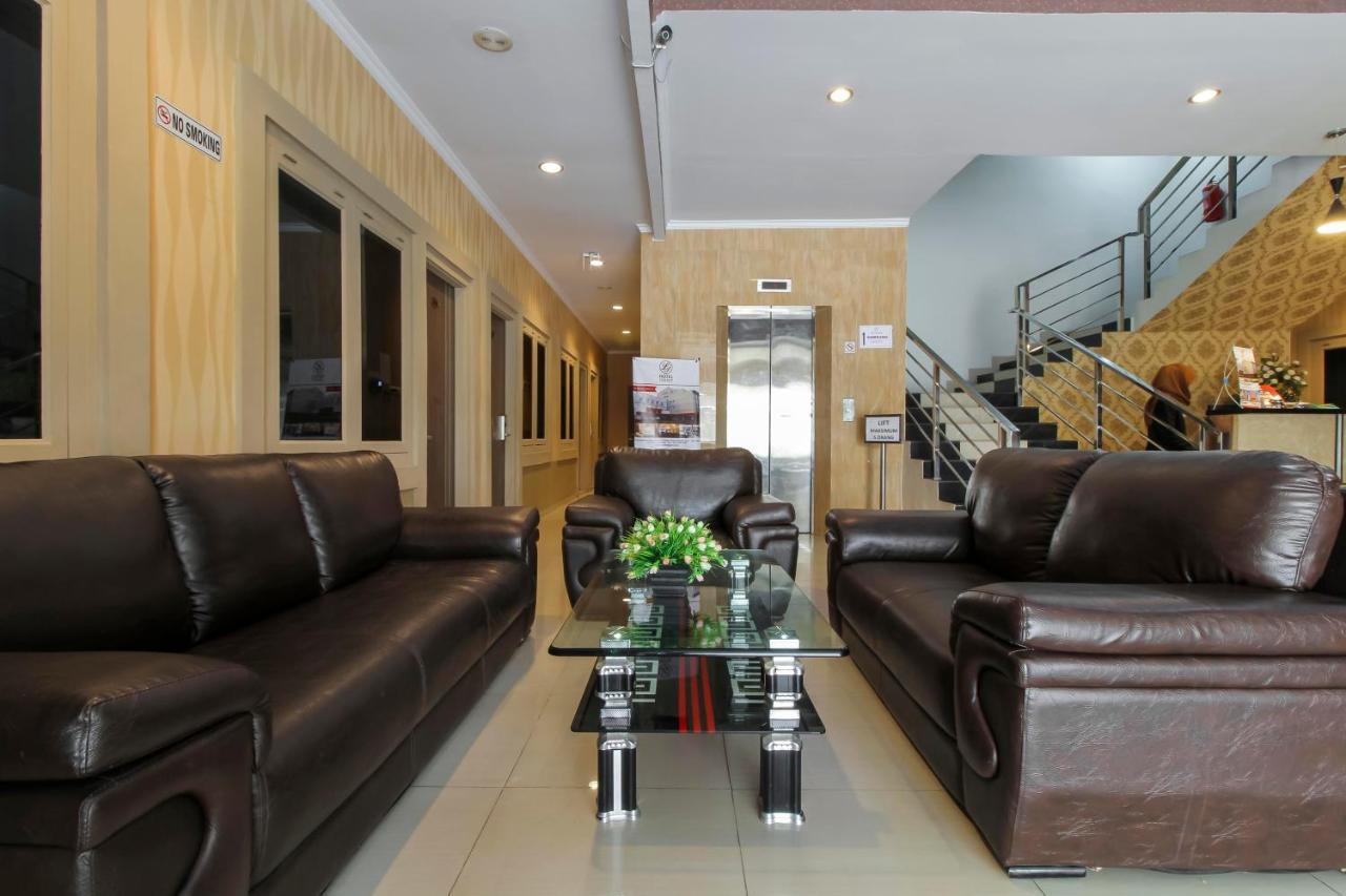 Reddoorz Plus Syariah @ Jalan Sriwijaya Медан Екстериор снимка