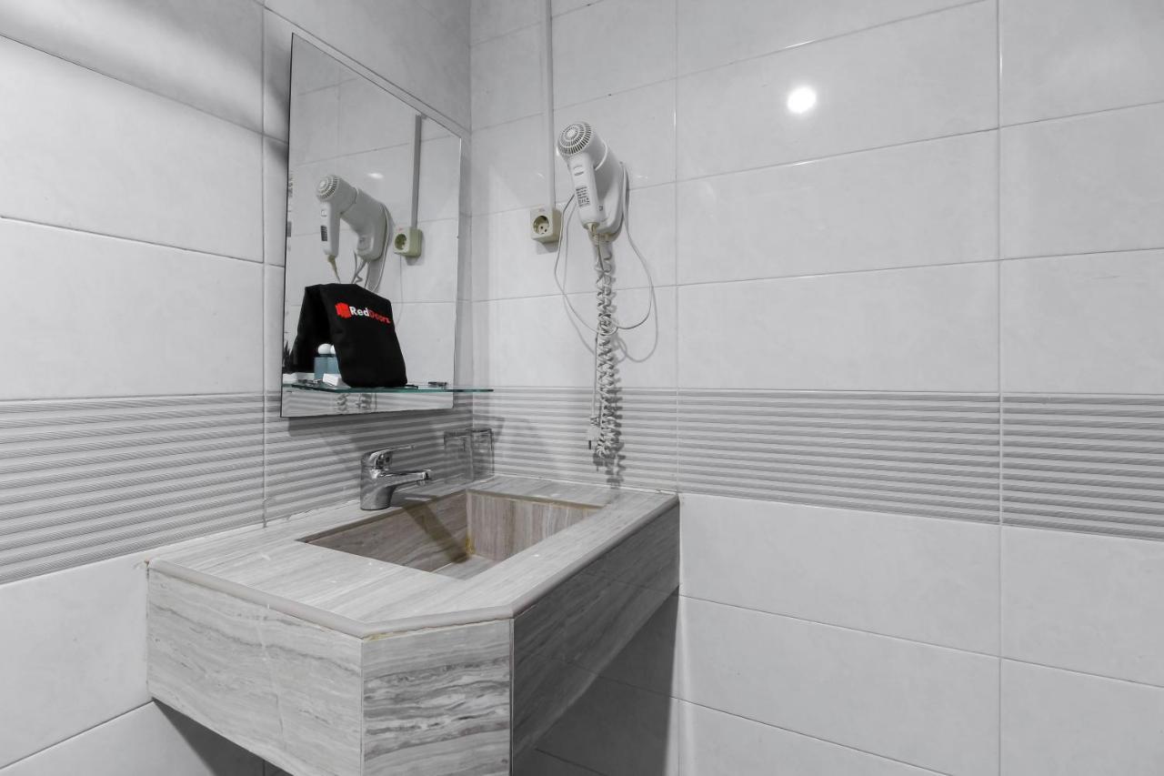 Reddoorz Plus Syariah @ Jalan Sriwijaya Медан Екстериор снимка