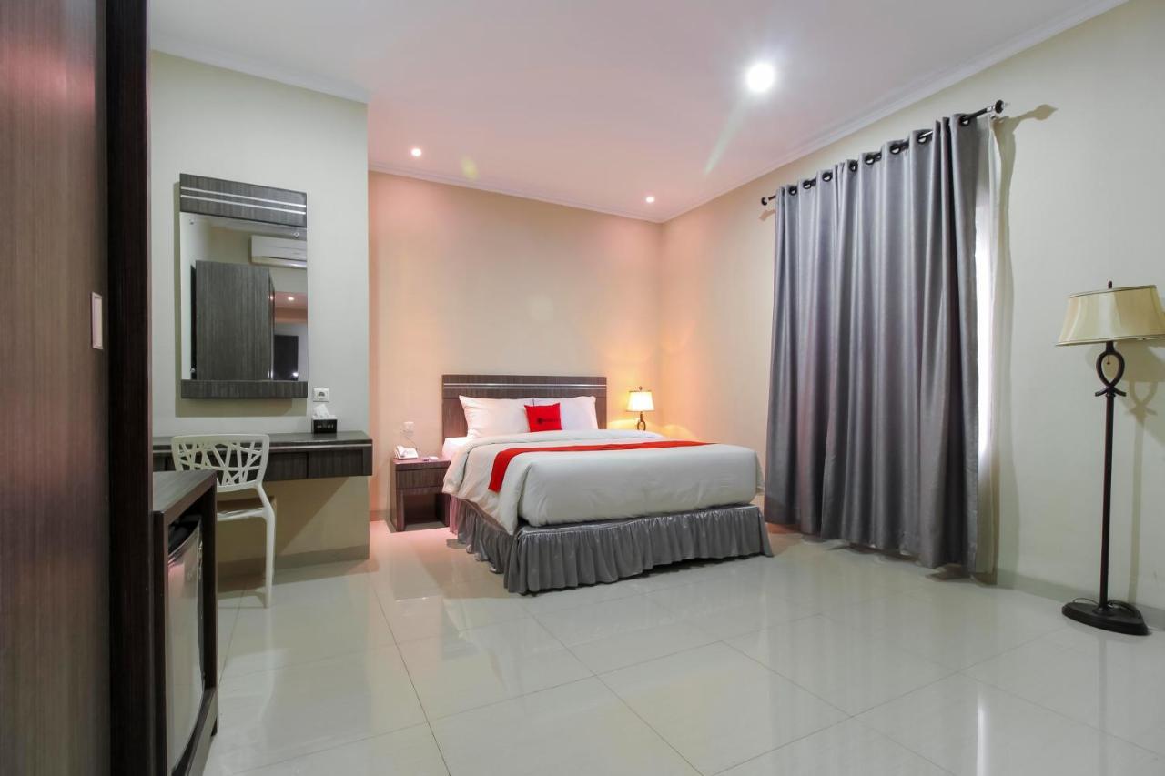 Reddoorz Plus Syariah @ Jalan Sriwijaya Медан Екстериор снимка